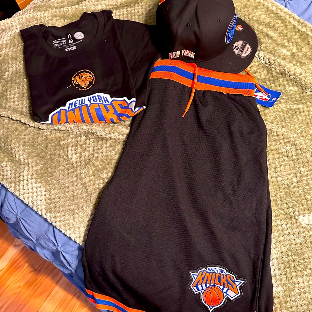 NBA New York Knicks Set (T-shirt, Shorts and SnapBack Hat)
